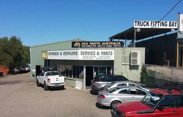 Gold City Landrover Spares & Repairs workshop gallery image