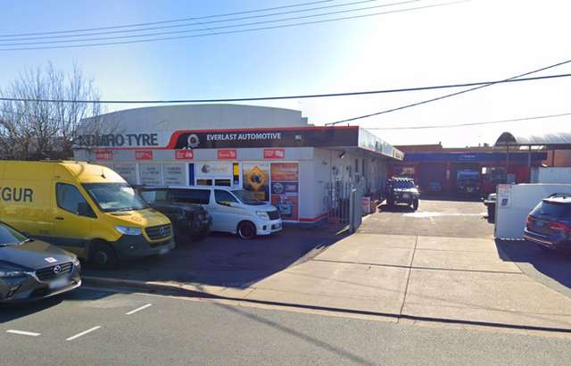 Everlast Automotive workshop gallery image