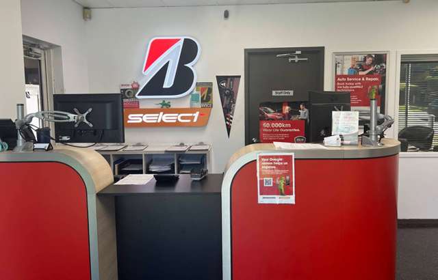 Bridgestone Select Tyre & Auto Sandgate workshop gallery image