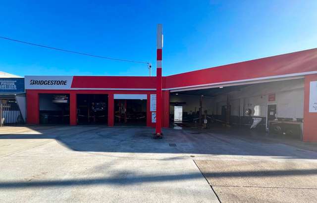 Bridgestone Select Tyre & Auto Sandgate workshop gallery image