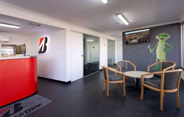 Bridgestone Select Tyre & Auto Tamworth workshop gallery image