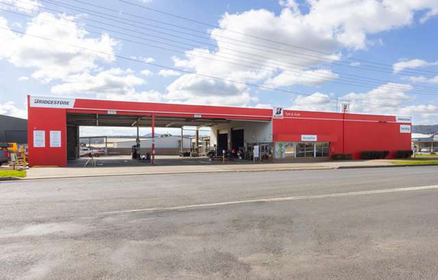 Bridgestone Select Tyre & Auto Tamworth workshop gallery image