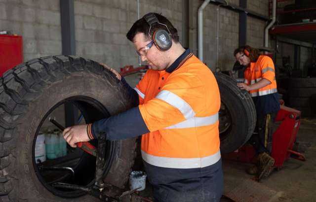 Bridgestone Select Tyre & Auto Tamworth workshop gallery image