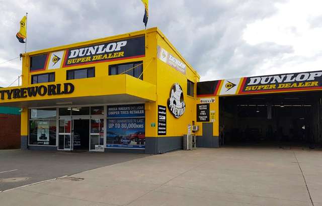 Dunlop Super Dealer Wagga Wagga. workshop gallery image