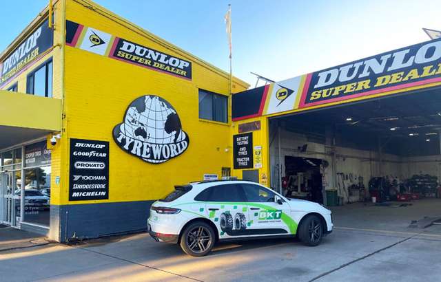 Dunlop Super Dealer Wagga Wagga. workshop gallery image