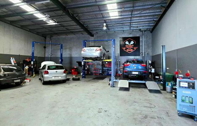 QA Oxley Mechanic workshop gallery image