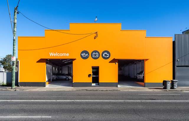 FIXACAR Bowen Hills workshop gallery image
