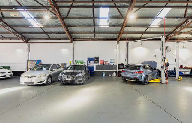 FIXACAR Bowen Hills workshop gallery image