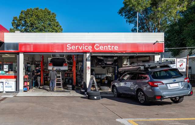 Ultimate Autocare Jindalee workshop gallery image