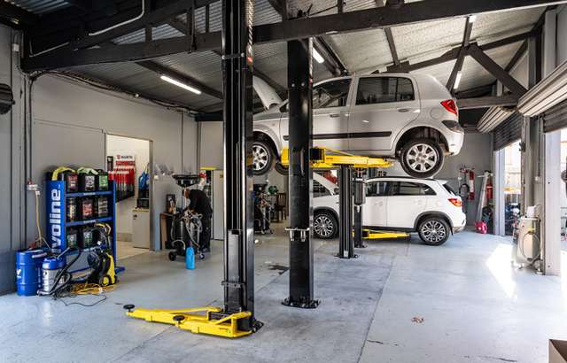 Ultra Tune Seaton workshop gallery image