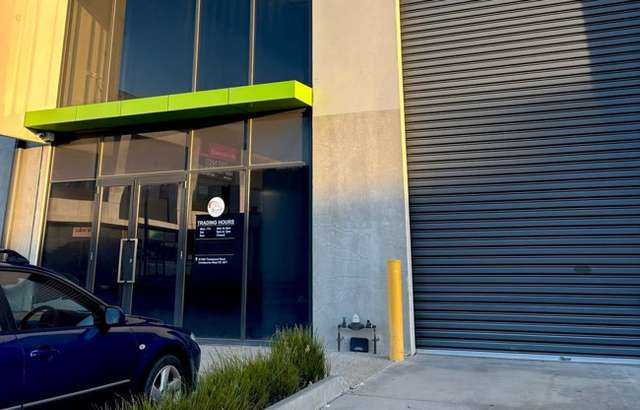 VMZ Automotive workshop gallery image