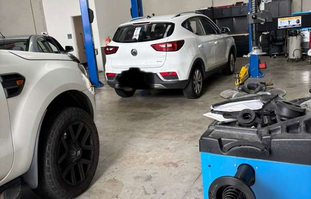 VMZ Automotive workshop gallery image