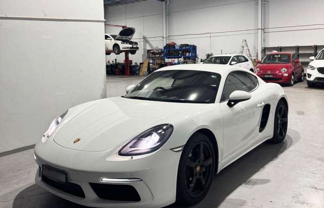 VAG Euro Automotive | Hi Pro Service - VW AUDI workshop gallery image