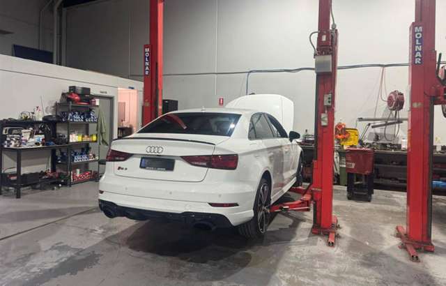 VAG Euro Automotive | Hi Pro Service - VW AUDI workshop gallery image