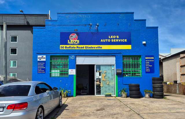 Leo’s Auto Care workshop gallery image