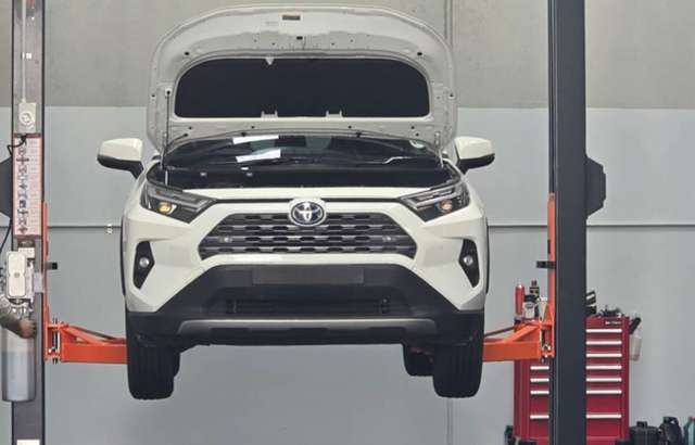 Jesmin Motors workshop gallery image
