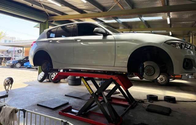 SA Diamond Auto & Tyre Experts workshop gallery image