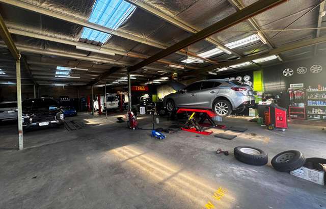SA Diamond Auto & Tyre Experts workshop gallery image