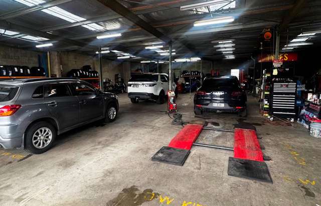 SA Diamond Auto & Tyre Experts workshop gallery image