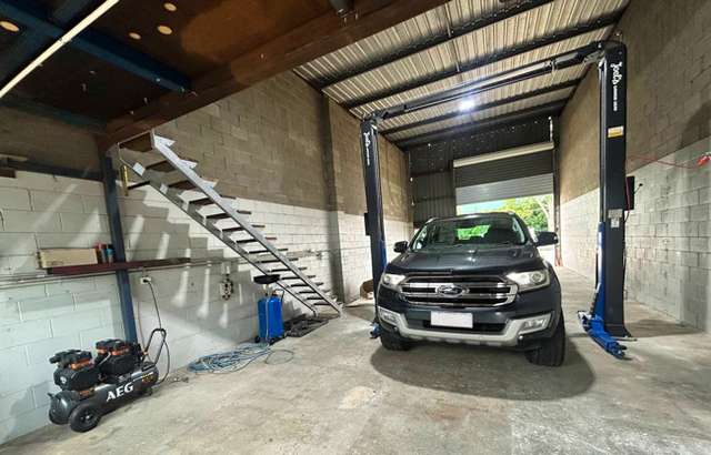 Saige Mechanics workshop gallery image