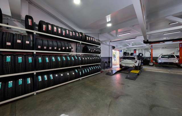 Bridgestone Select Tyre & Auto Hawthorn workshop gallery image