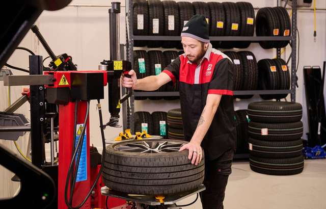Bridgestone Select Tyre & Auto Oxley workshop gallery image