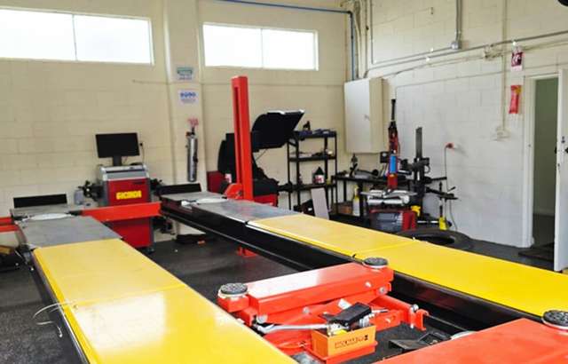 Adelaide Autoworks & Crash workshop gallery image