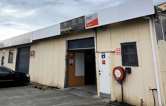 IndAus Auto & Tyres workshop gallery image