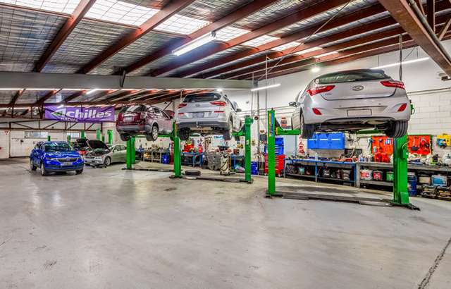 Ultra Tune Chadstone workshop gallery image