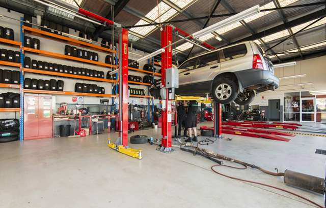 Bridgestone Select Tyre & Auto Kingsway workshop gallery image