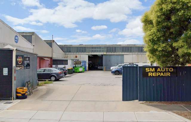 SM Auto Repair Centre workshop gallery image