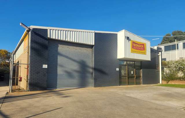 Border Auto Glass workshop gallery image