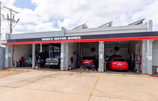 Robo's Motor Works workshop gallery image