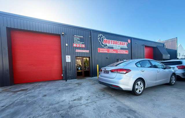 Motorcraft Crash & Mechanical Repairs workshop gallery image