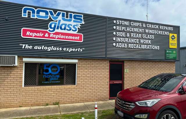 Novus Glass Mandurah workshop gallery image