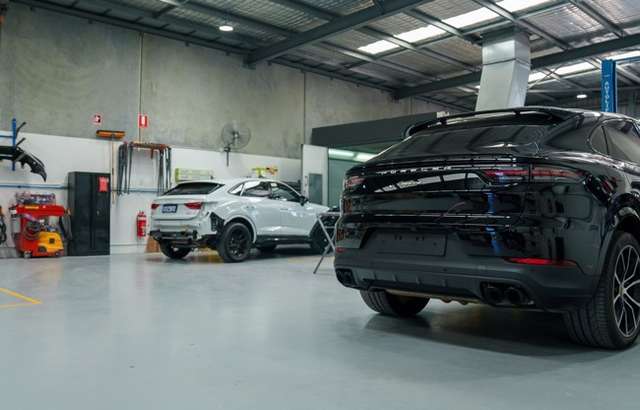 Dynamic Autobody workshop gallery image