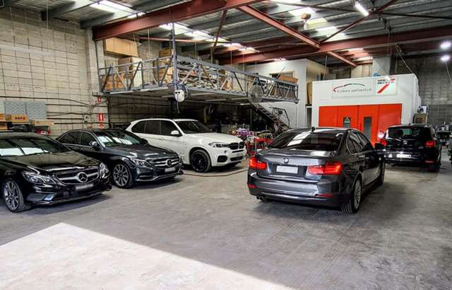Giant Smash Repair workshop gallery image