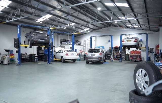 Set Right Automotives workshop gallery image