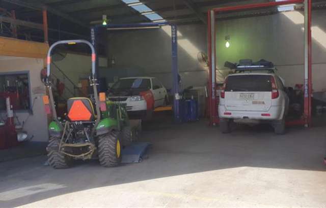 SW Car Service workshop gallery image