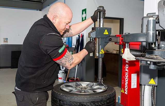 Bridgestone Select Tyre & Auto Smithfield Plains workshop gallery image