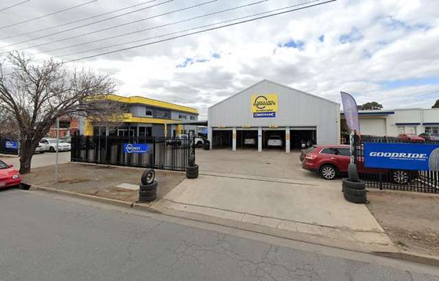 New and Used Tyremart workshop gallery image
