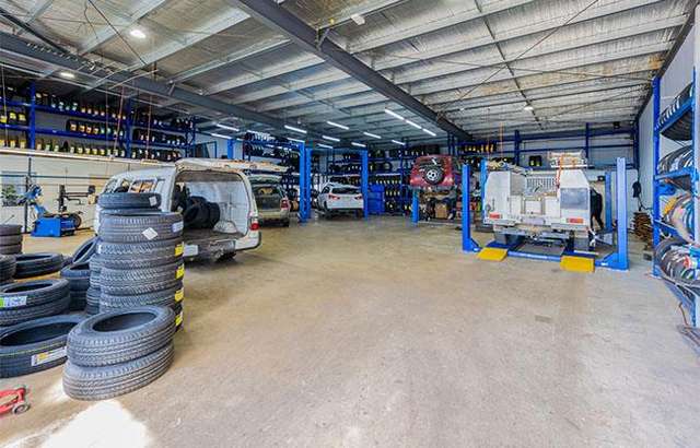 Elite Tyre and Autocare Sunbury workshop gallery image