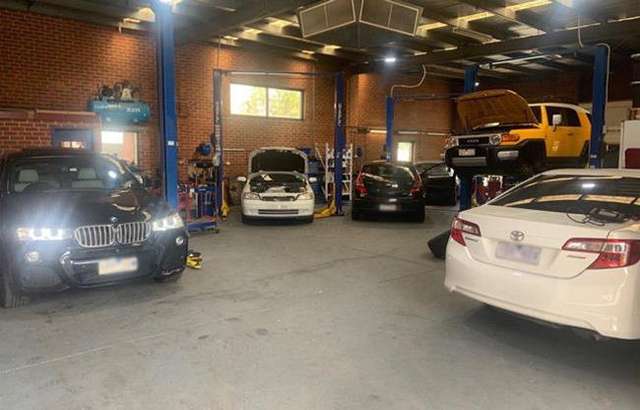 Pars Auto Tech workshop gallery image