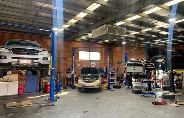 Pars Auto Tech workshop gallery image