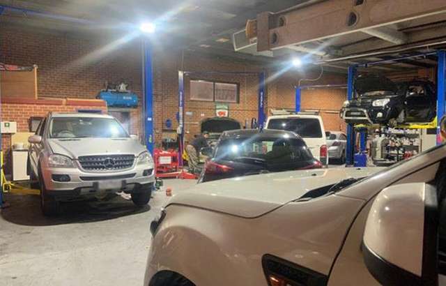 Pars Auto Tech workshop gallery image