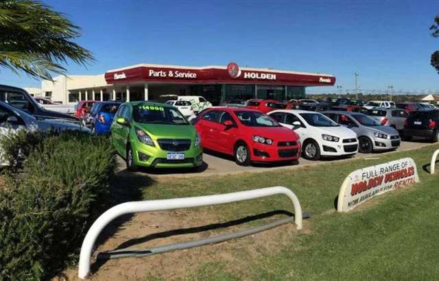 Phoenix Holden workshop gallery image