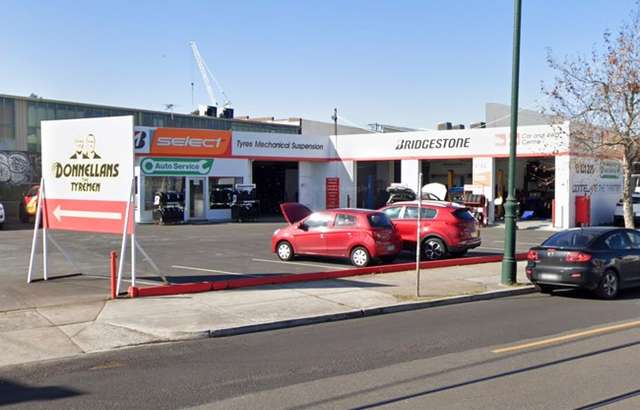 Bridgestone Select Tyre & Auto Preston workshop gallery image
