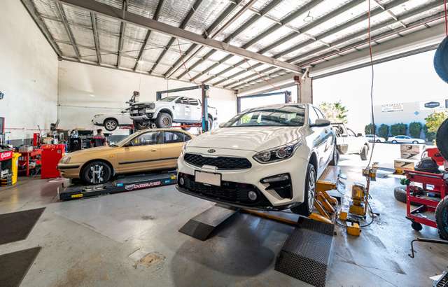 Bridgestone Select Tyre & Auto Geebung workshop gallery image