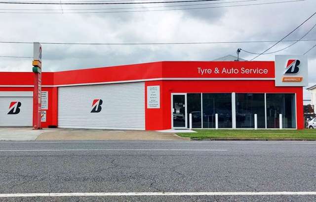 Bridgestone Select Tyre & Auto Sandgate workshop gallery image