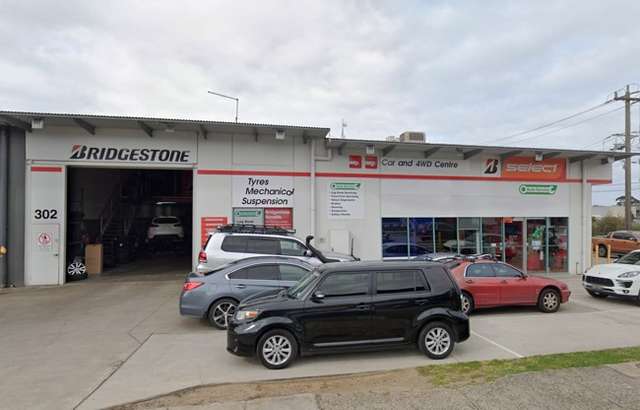 Bridgestone Select Tyre & Auto Cheltenham workshop gallery image